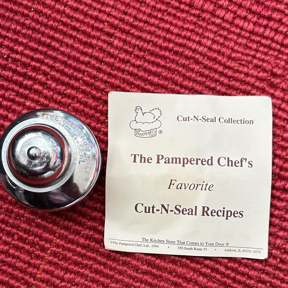 The Pampered Chef Silver Cut-N-Seal with Recipe Booklet